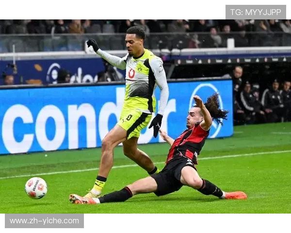 法兰克福三度领先多特蒙德，达胡德反超引主场沸腾